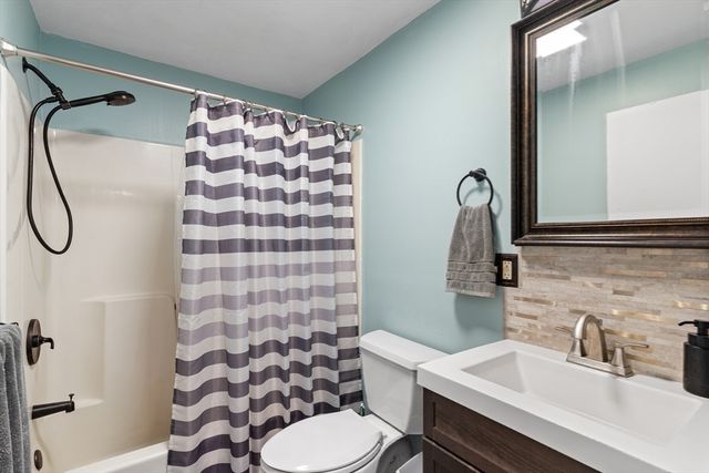 8 Gushee Ln, Taunton, MA 02780