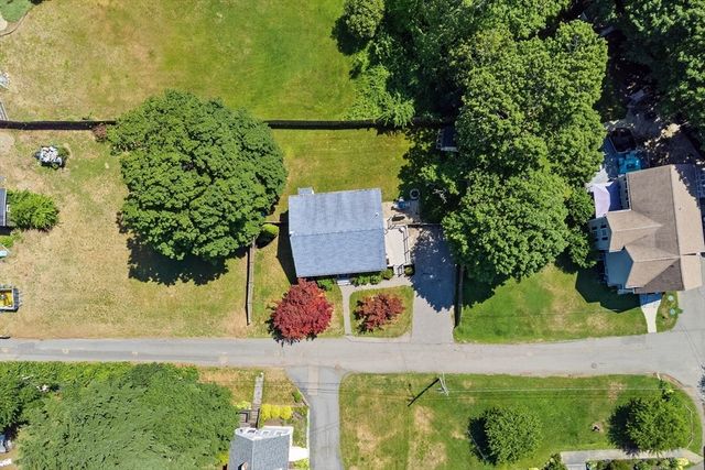 8 Gushee Ln, Taunton, MA 02780