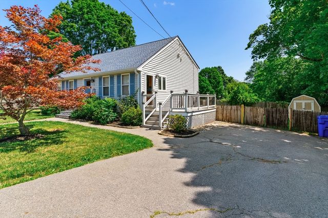 8 Gushee Ln, Taunton, MA 02780