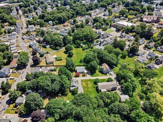 8 Gushee Ln, Taunton, MA 02780