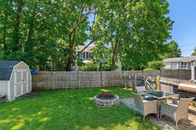 8 Gushee Ln, Taunton, MA 02780