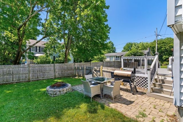 8 Gushee Ln, Taunton, MA 02780