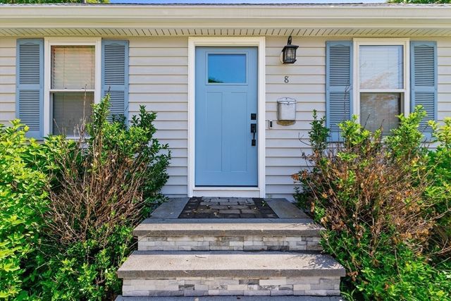 8 Gushee Ln, Taunton, MA 02780
