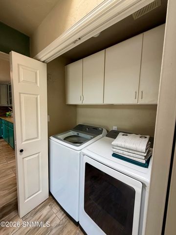 955 S Melendres Street, Las Cruces, NM 88005