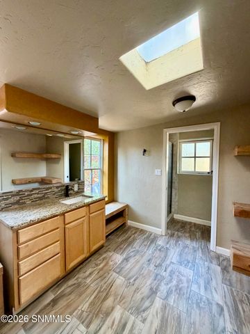 955 S Melendres Street, Las Cruces, NM 88005