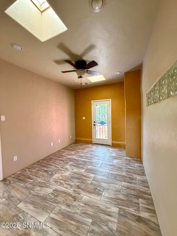 955 S Melendres Street, Las Cruces, NM 88005