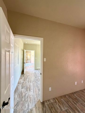 955 S Melendres Street, Las Cruces, NM 88005