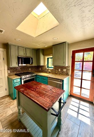 955 S Melendres Street, Las Cruces, NM 88005