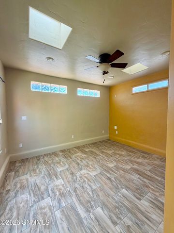 955 S Melendres Street, Las Cruces, NM 88005