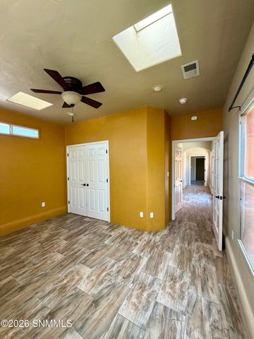 955 S Melendres Street, Las Cruces, NM 88005