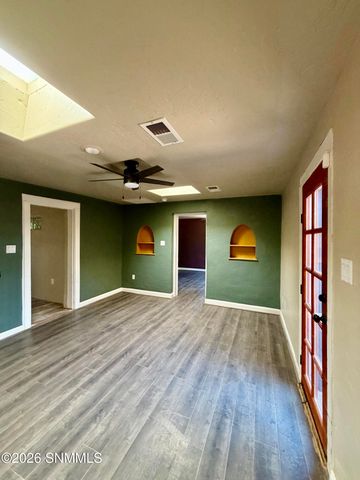 955 S Melendres Street, Las Cruces, NM 88005