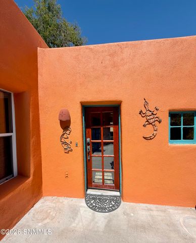 955 S Melendres Street, Las Cruces, NM 88005
