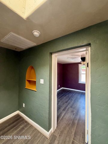 955 S Melendres Street, Las Cruces, NM 88005