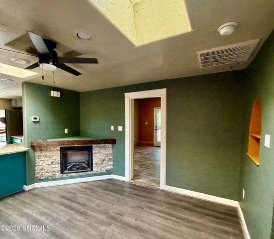 955 S Melendres Street, Las Cruces, NM 88005
