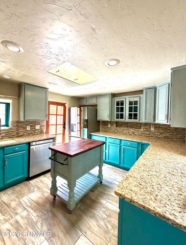 955 S Melendres Street, Las Cruces, NM 88005