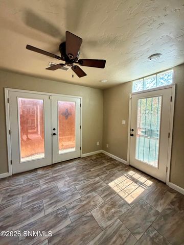 955 S Melendres Street, Las Cruces, NM 88005