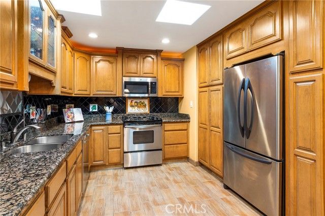 1421 Glengrove, Corona, CA 92882