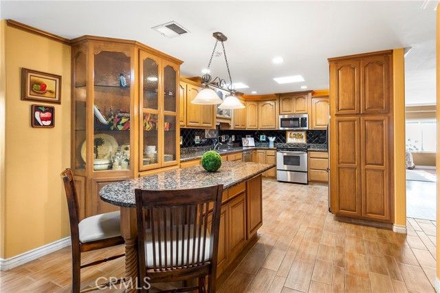 1421 Glengrove, Corona, CA 92882