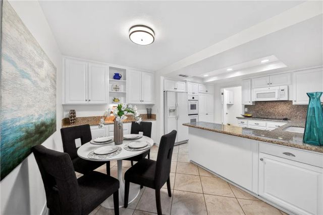 680 Via Zapata, Riverside, CA 92507