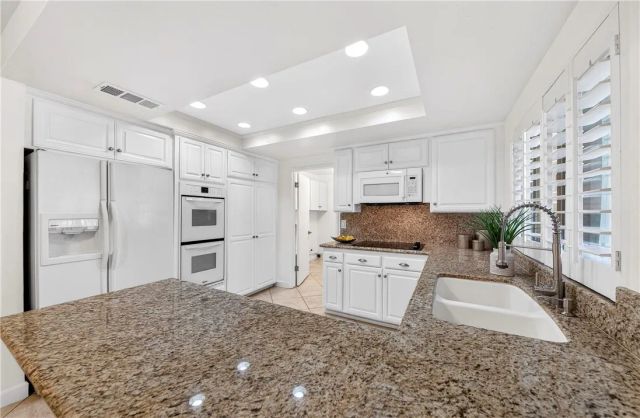 680 Via Zapata, Riverside, CA 92507