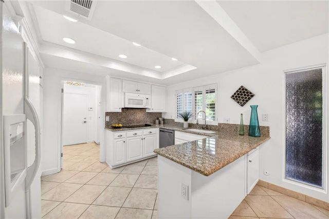 680 Via Zapata, Riverside, CA 92507