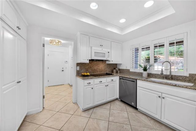 680 Via Zapata, Riverside, CA 92507