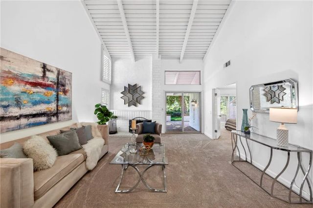 680 Via Zapata, Riverside, CA 92507