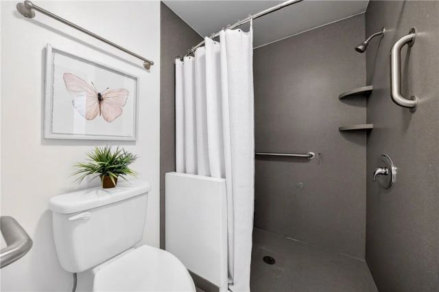 680 Via Zapata, Riverside, CA 92507