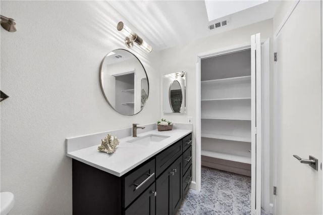 680 Via Zapata, Riverside, CA 92507