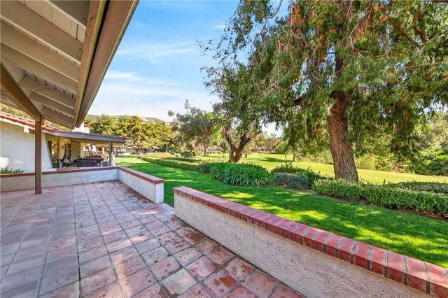 680 Via Zapata, Riverside, CA 92507