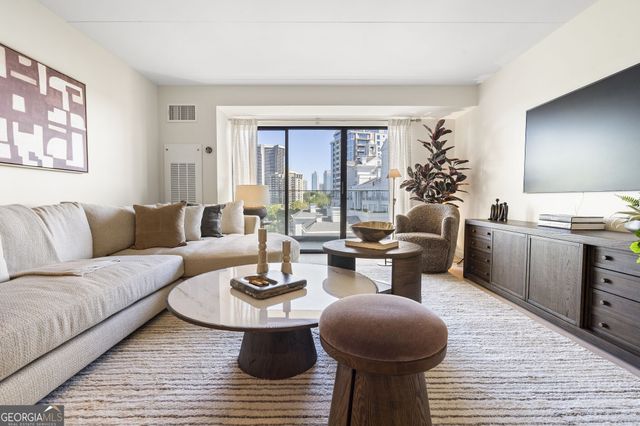 2460 Peachtree Road NE 1511, Atlanta, GA 30305
