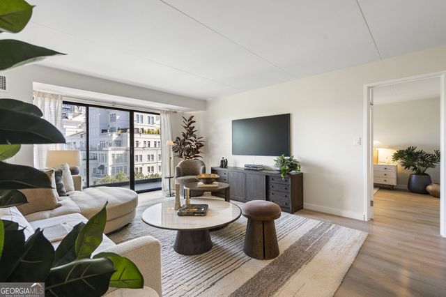 2460 Peachtree Road NE 1511, Atlanta, GA 30305