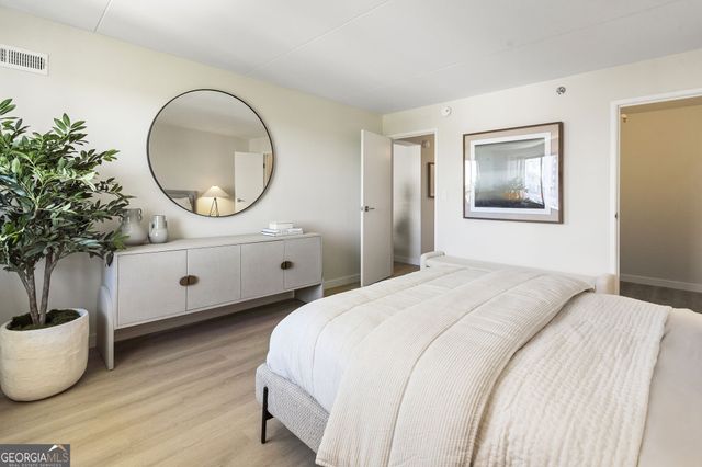 2460 Peachtree Road NE 1511, Atlanta, GA 30305