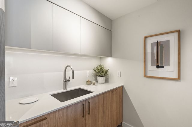 2460 Peachtree Road NE 1511, Atlanta, GA 30305
