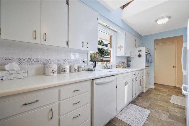 1523 W Ardmore Dr, Spokane, WA 99218