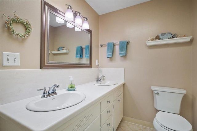 1523 W Ardmore Dr, Spokane, WA 99218