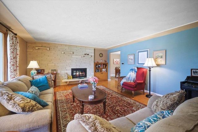 1523 W Ardmore Dr, Spokane, WA 99218