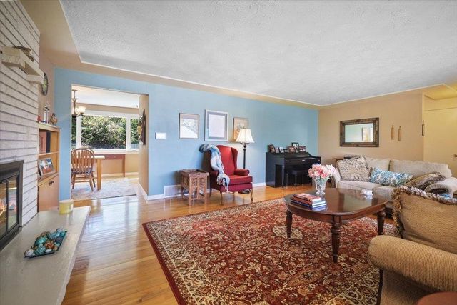 1523 W Ardmore Dr, Spokane, WA 99218