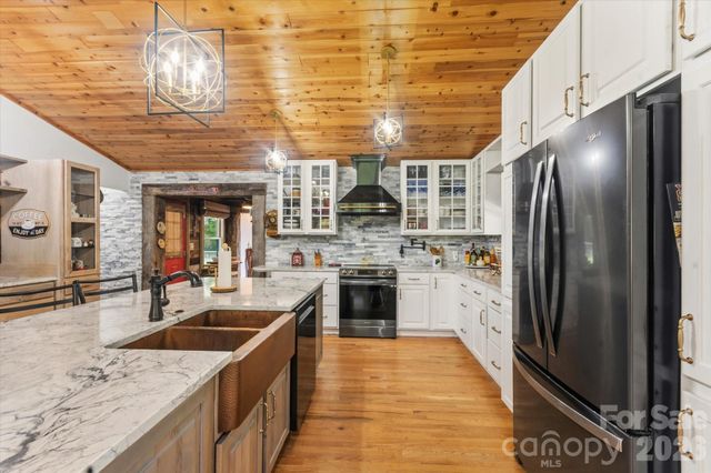 2533 Coopers Creek Road, Bryson City, NC 28713