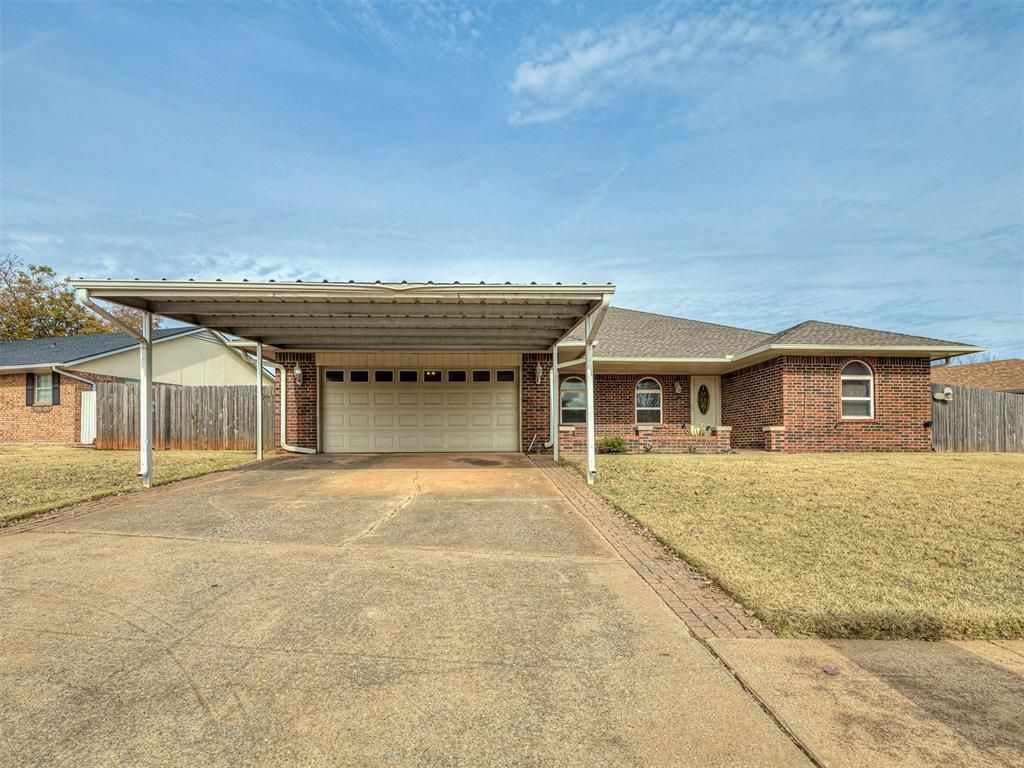 1109 E Hills Drive, Moore, OK 73160