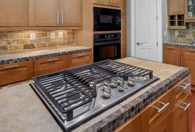 7246 Highway 165, Ravenel, SC 29470