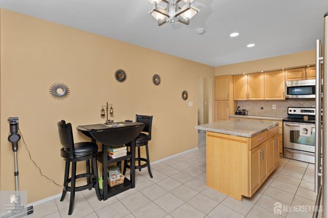 14 Thomas Paine Drive, Monroe, NJ 08831
