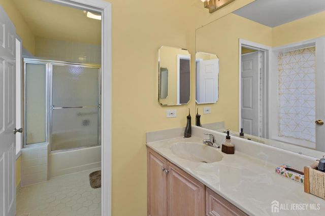 14 Thomas Paine Drive, Monroe, NJ 08831