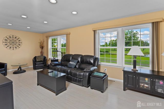 14 Thomas Paine Drive, Monroe, NJ 08831