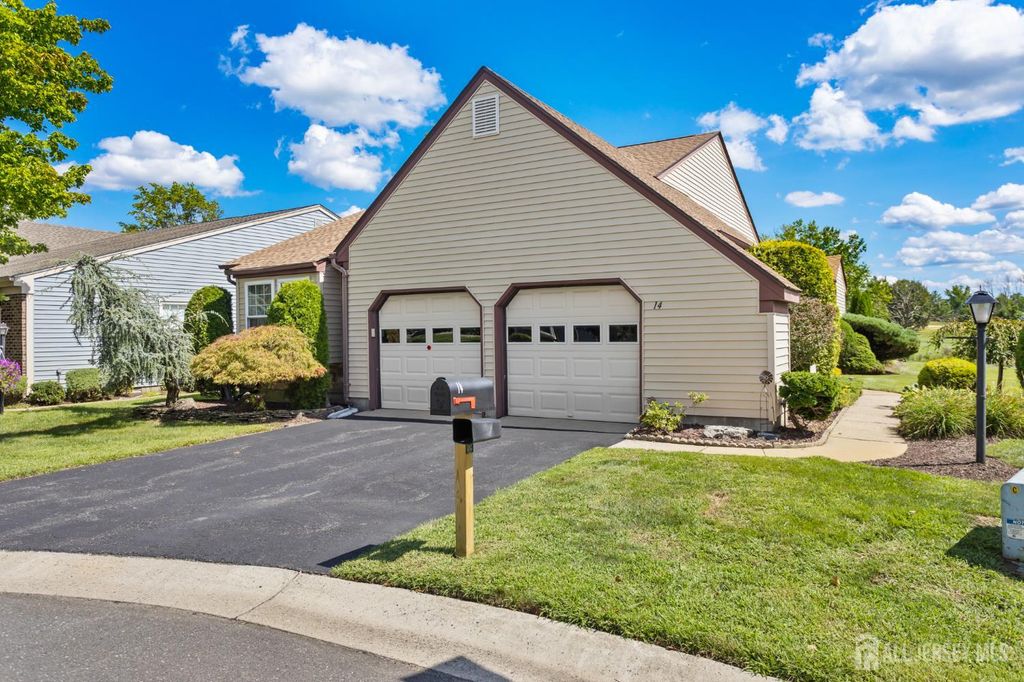 14 Thomas Paine Drive, Monroe, NJ 08831