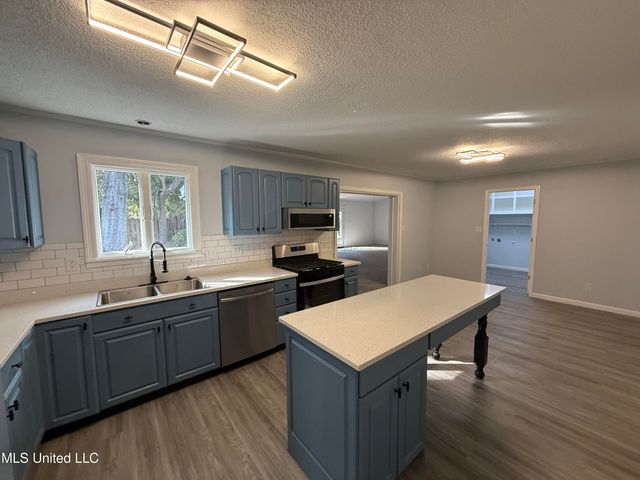 1711 Seacliffe Drive, Gautier, MS 39553