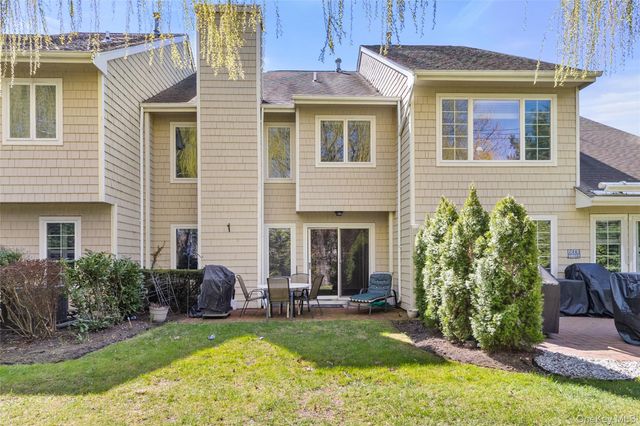41 Doral Lane 41, Bay Shore, NY 11706