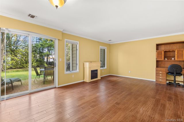 41 Doral Lane 41, Bay Shore, NY 11706