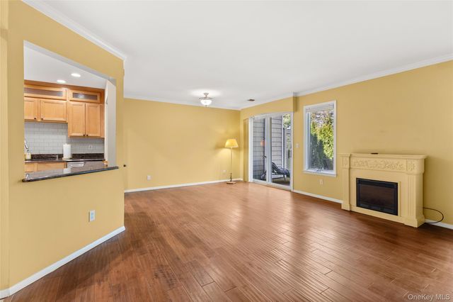 41 Doral Lane 41, Bay Shore, NY 11706