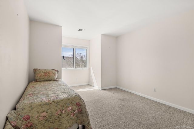 41 Doral Lane 41, Bay Shore, NY 11706